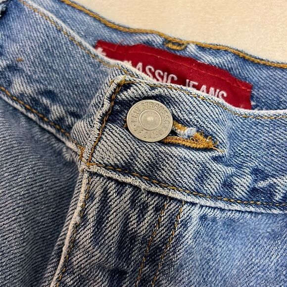 Levi's Distressed Denim Cutoff Jean Shorts Size 6 - Picture 4 of 7